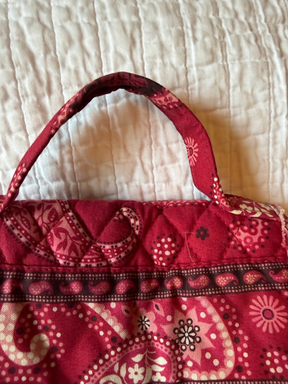 Vera Bradley Quilted Paisley lunch Bag/tote  - Red w/black & cream. Handle. - Picture 7 of 8